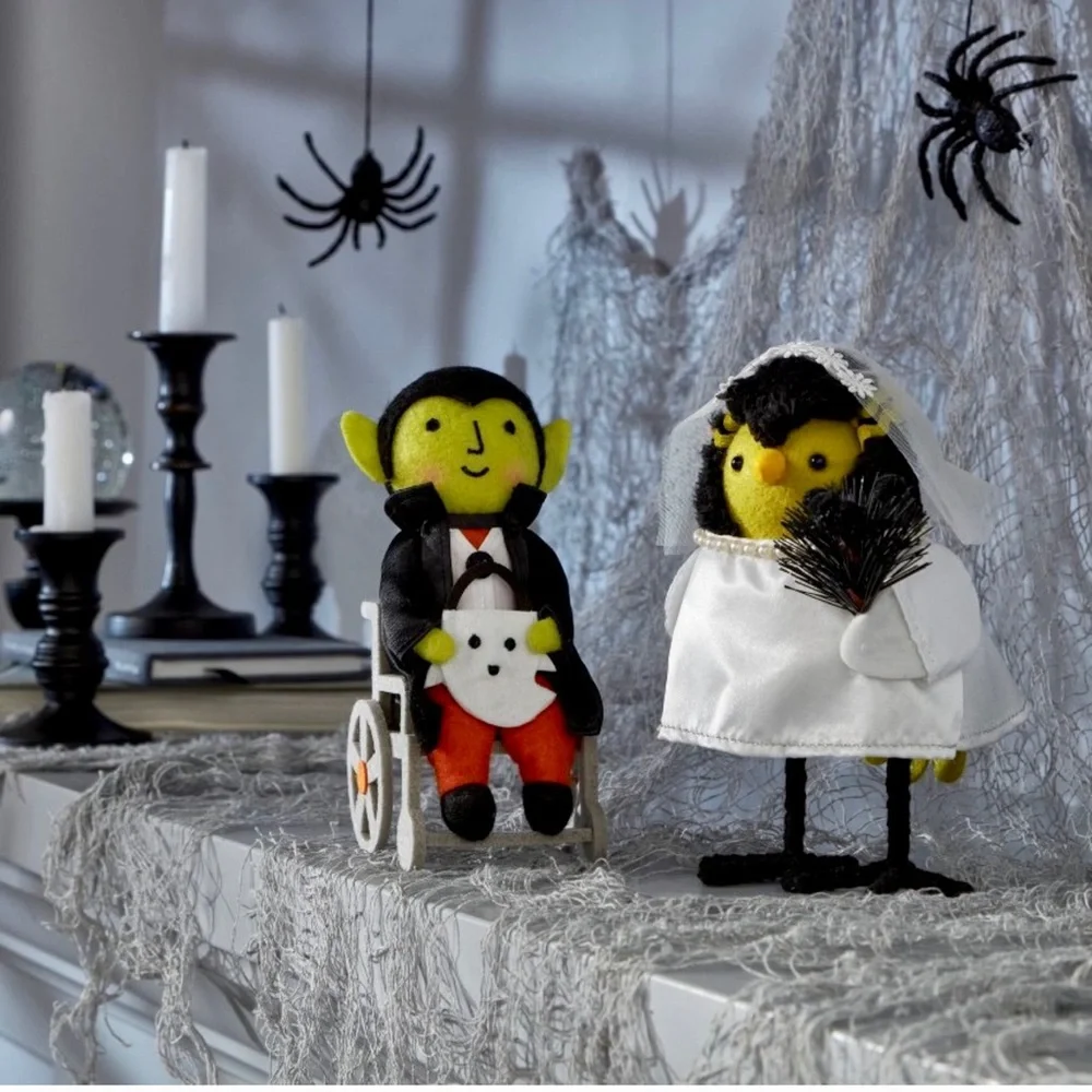 Target Halloween Bird Hyde & Eek “Freda” Featherly Friend Bride of Frankenstein